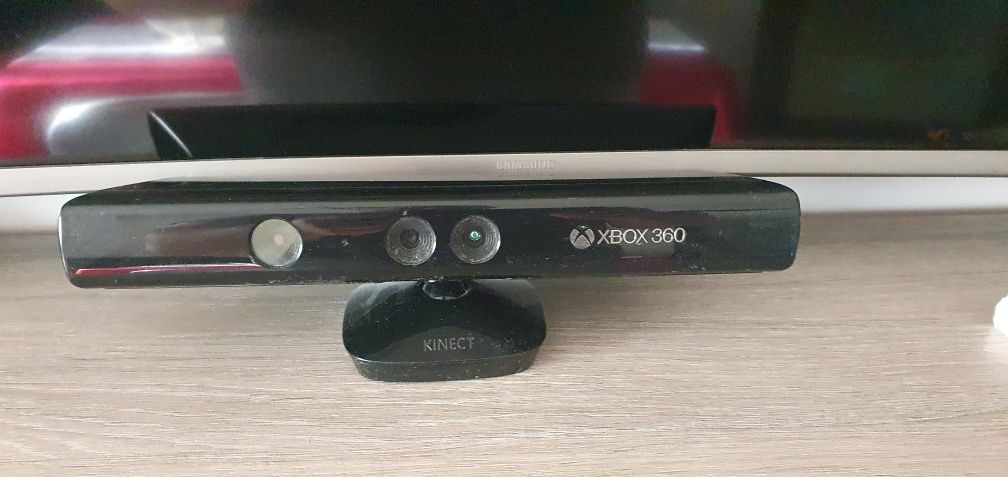 Consola xbox 360 + incarcator +kinet+5 jocuri