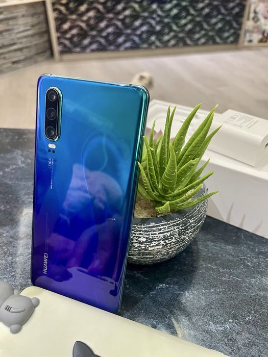 Huawei P30 128 GB Aurora – funcțional + cadouri, ecran puțin crăpat