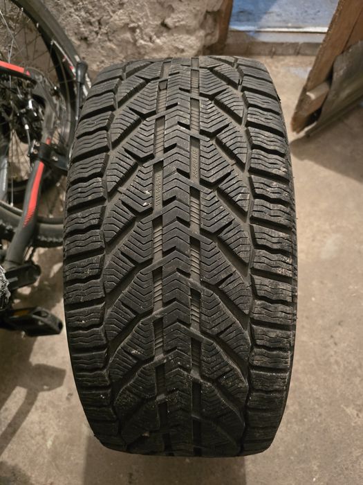 Зимни гуми 245/40/18