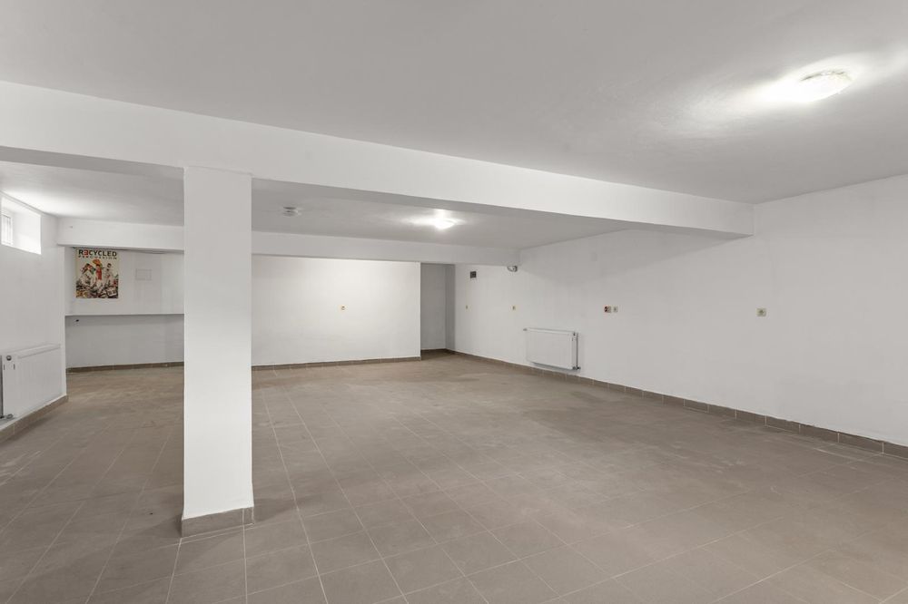 Vilă de vinzare , in Arad , ultracentral , in apropiere de Teatru .