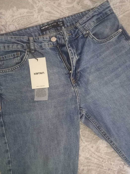 Джинсы от Koton.