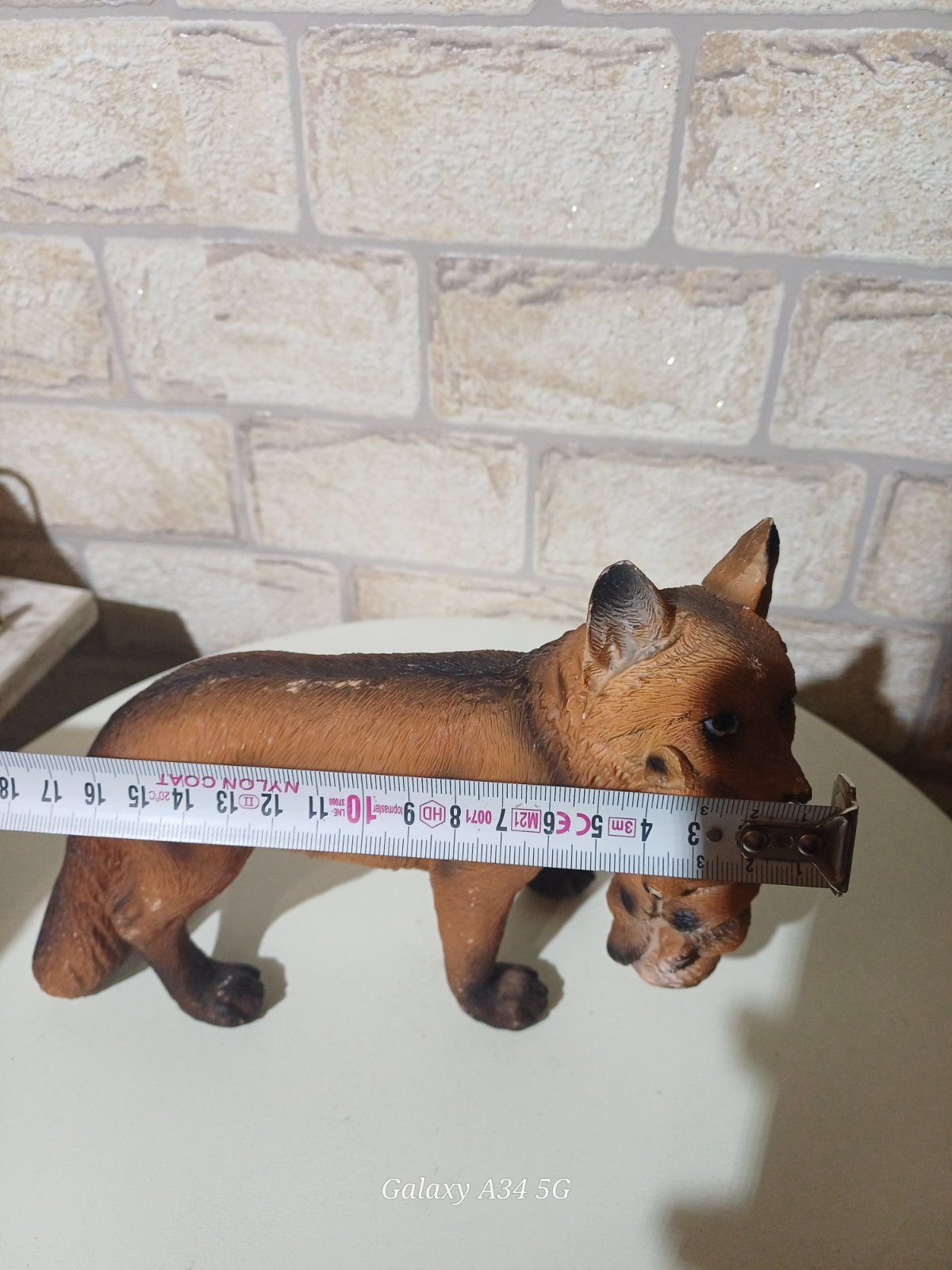 Статуетка на лисица със малкото