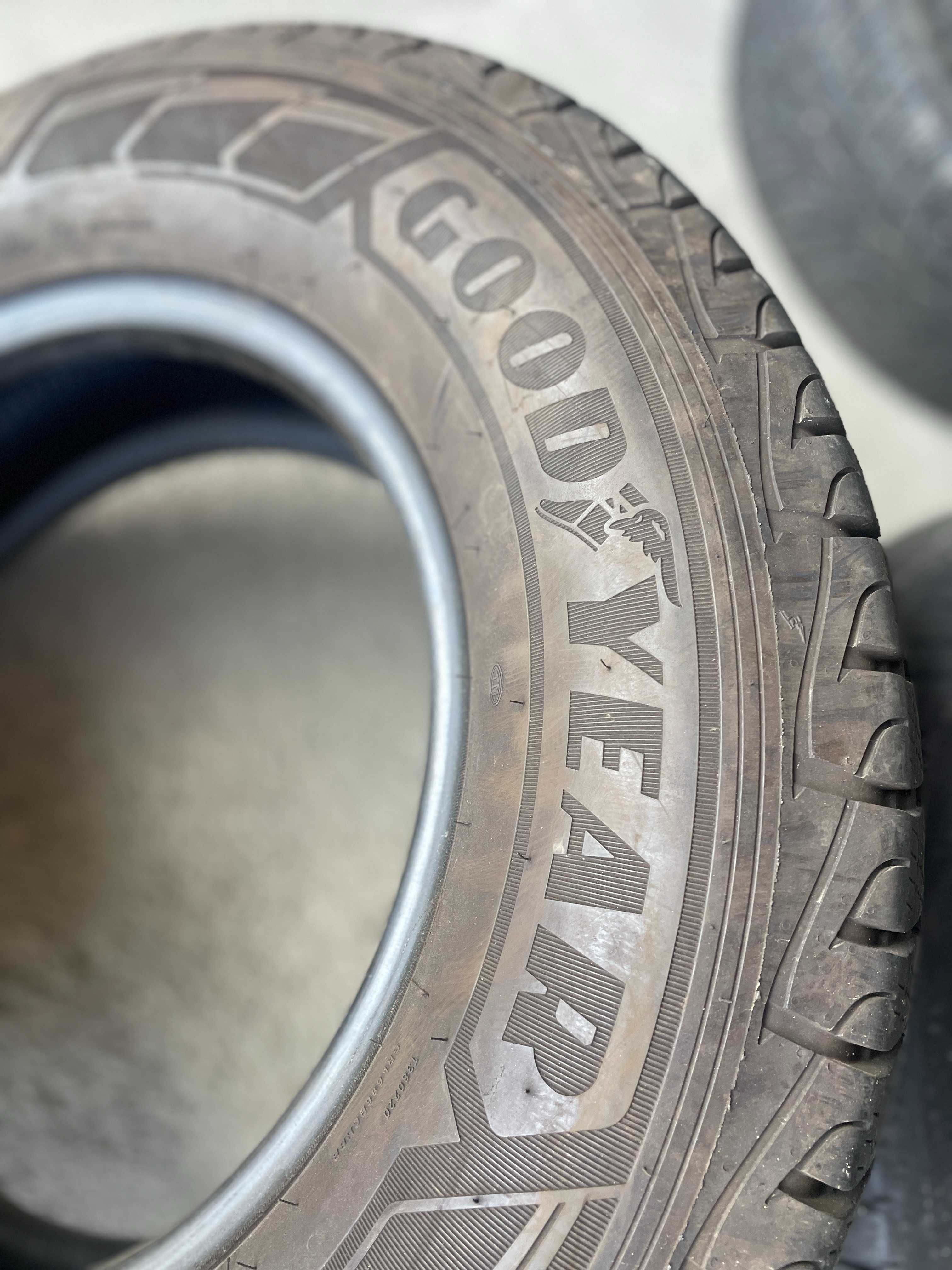 4x 215 75 16C Goodyear Ultragrip (Anvelope iarna )