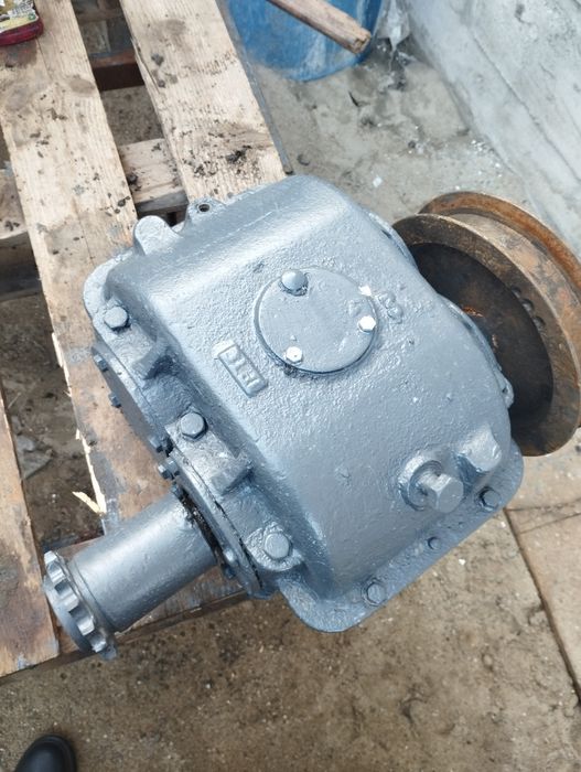 Reductoare de mare putere și banda de cauciuc pentru balastiere