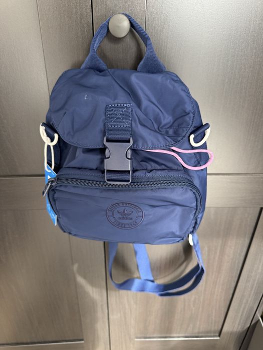 Нова синя раница Адидас