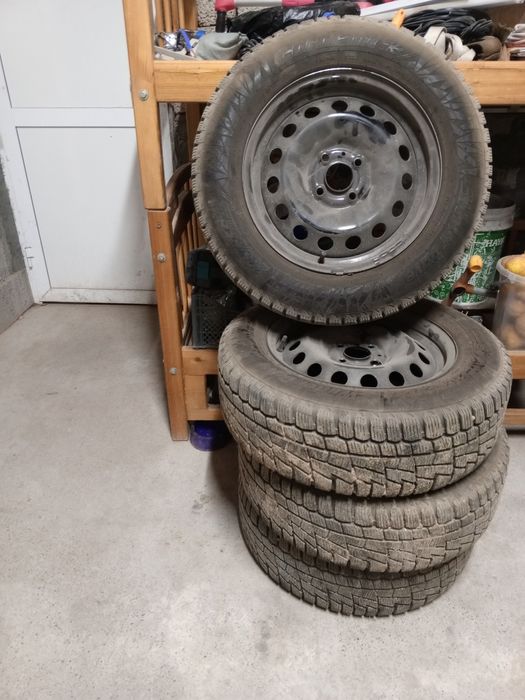 Продаются зимние шины .15. с дисками в комплекте