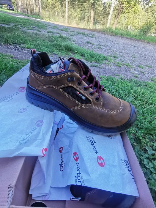 Sixton bocanci cu protecție...Mărimi disponibile 41 42 44