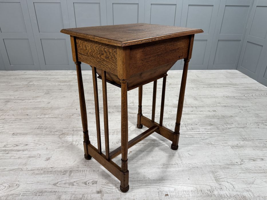 Конзолна маса - шкафче за шиене Д1099