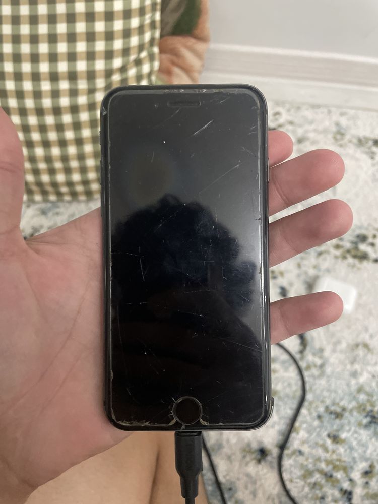 продам айфон 8