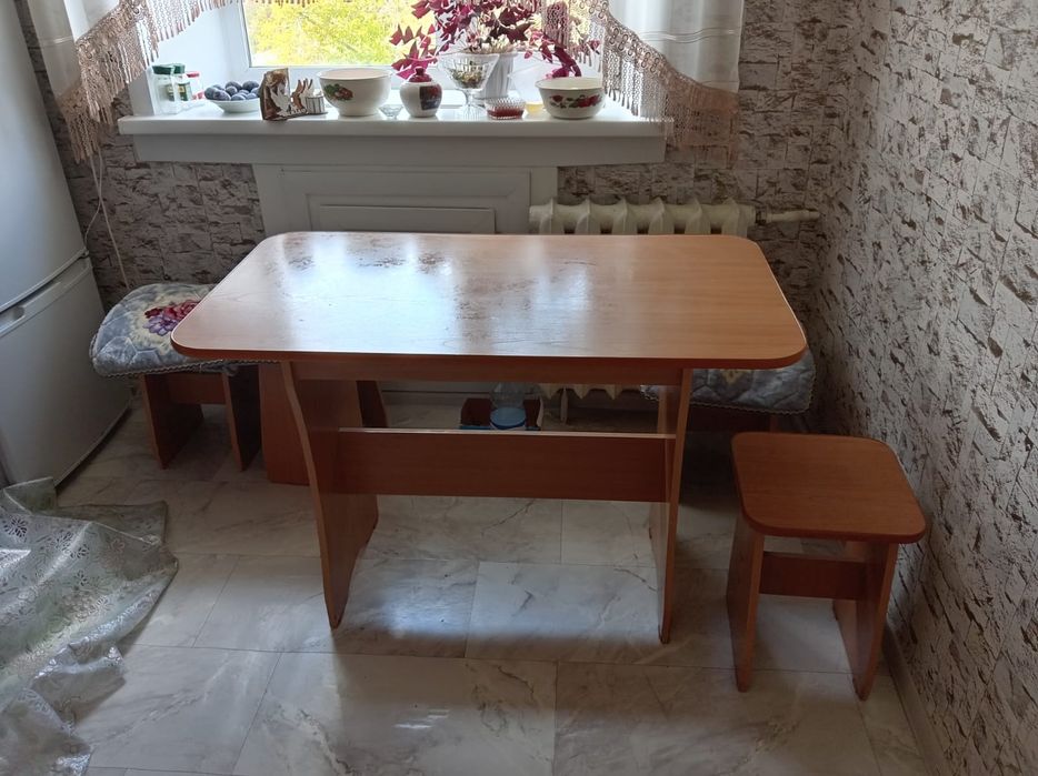 Кухонный стол , б/у , в очень хорошем состоянии