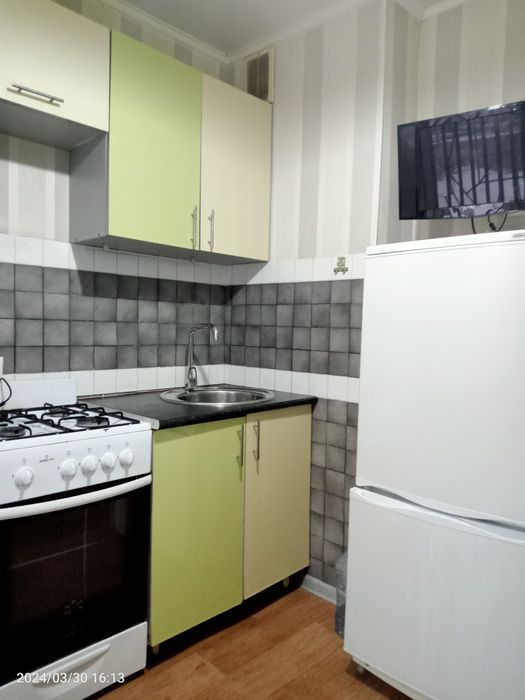 Сдаю -2-х.ком.кв  на 4 мкр.