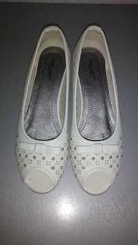 Бели обувки Mat Star