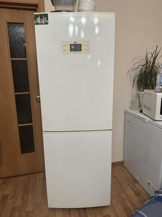 Холодильник с морозильником