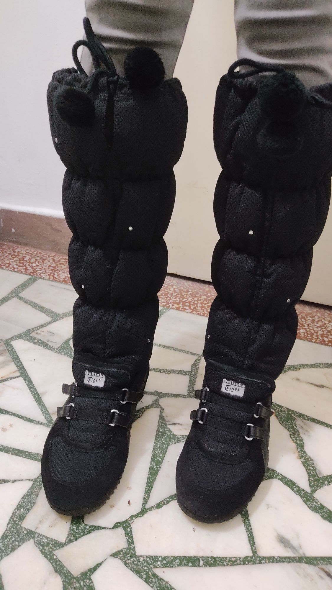 Обувки дамски ASICS зимни