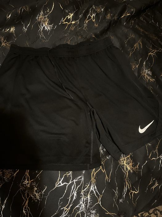 Pantaloni scurti Nike in stare buna, marimea XL