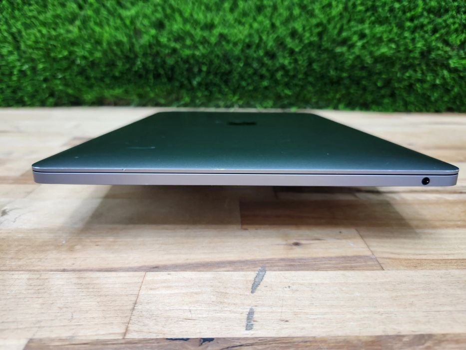 MacBook pro 13 inch Touch bar 16 Gb ram