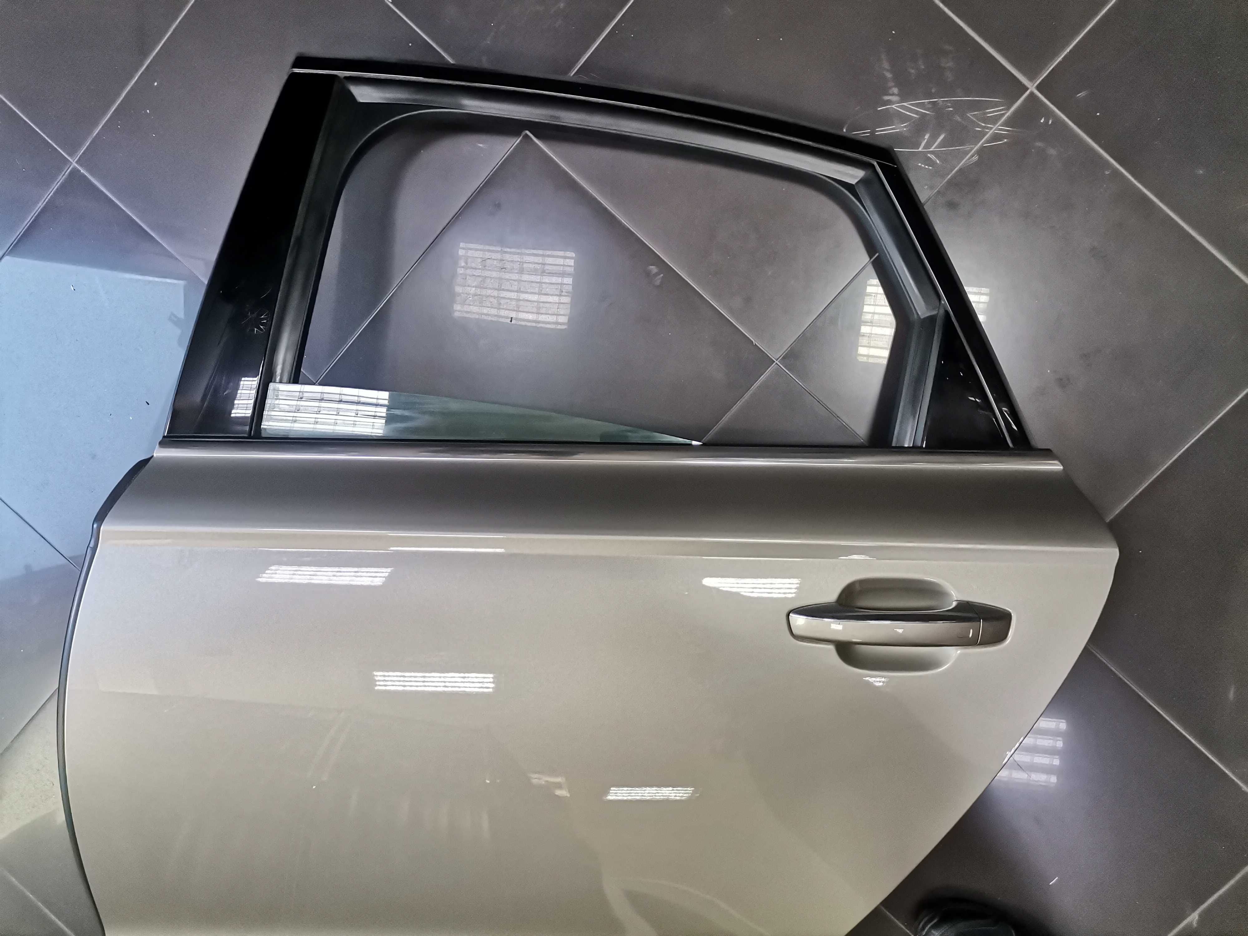 Врата Задна Лява Audi A6 C7 Facelift Ауди - Перфектна