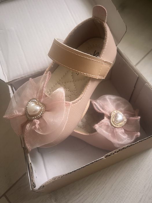 Продам детские туфельки