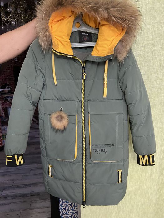 Продам пуховик на девочку