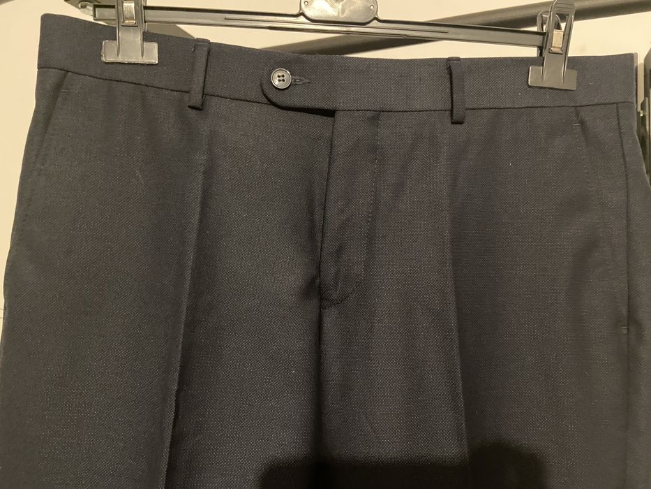 Vand costum albastru inchis