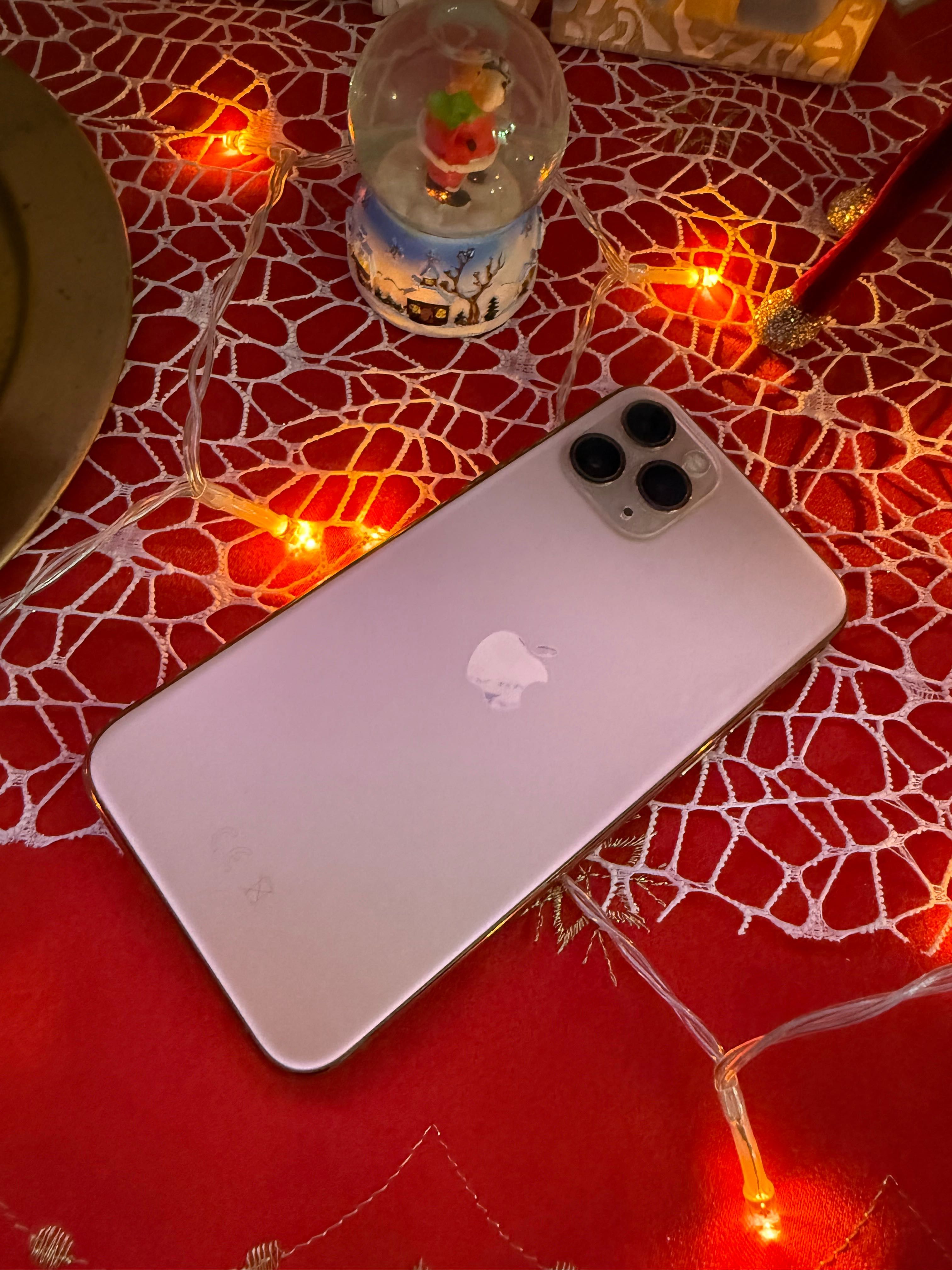 IPhone 11 Pro - чудесен подарък за Коледа