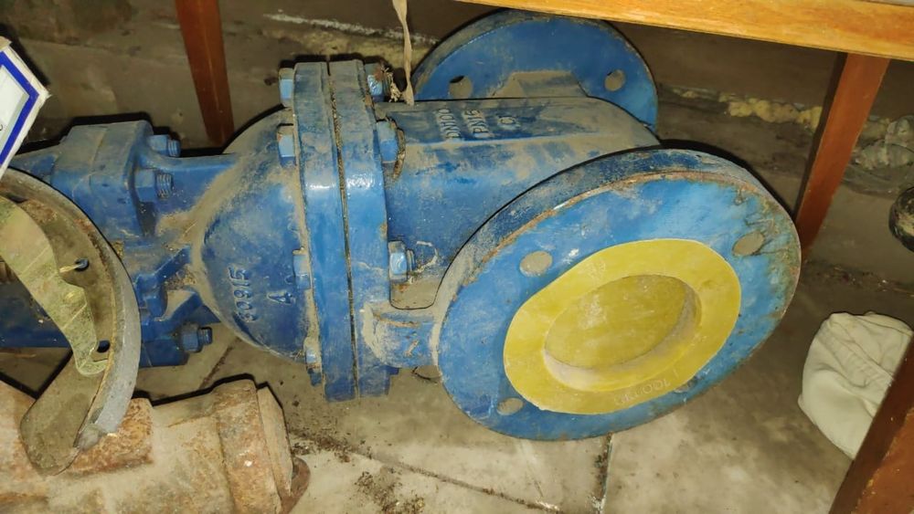 Продам задвижку новая