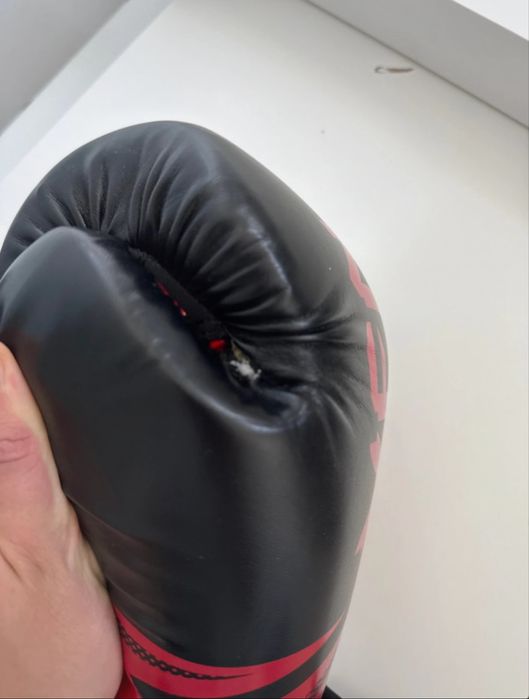 Mănuşi box Venum Challenger 3.0 - 12oz, semi-piele premium, stare bună