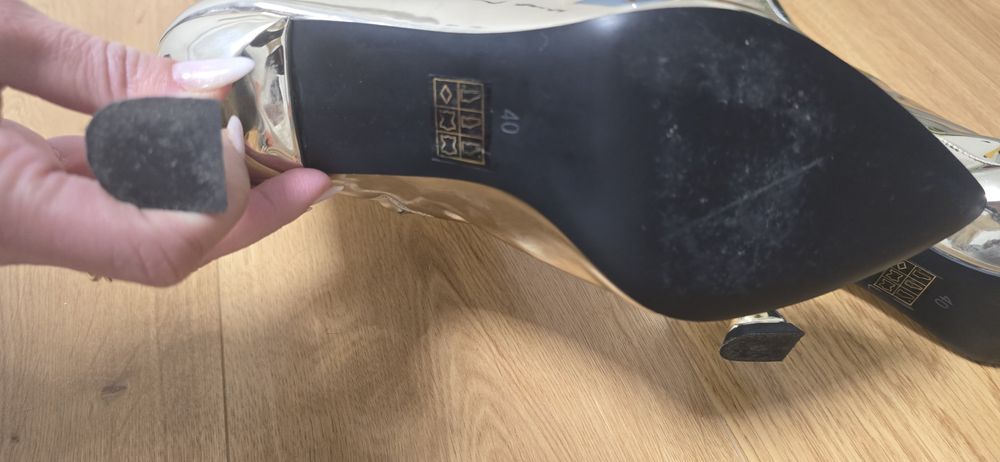 Cizme Faiblesse piele 100% si lac,nr 40,purtate 1 data la cate 1 even