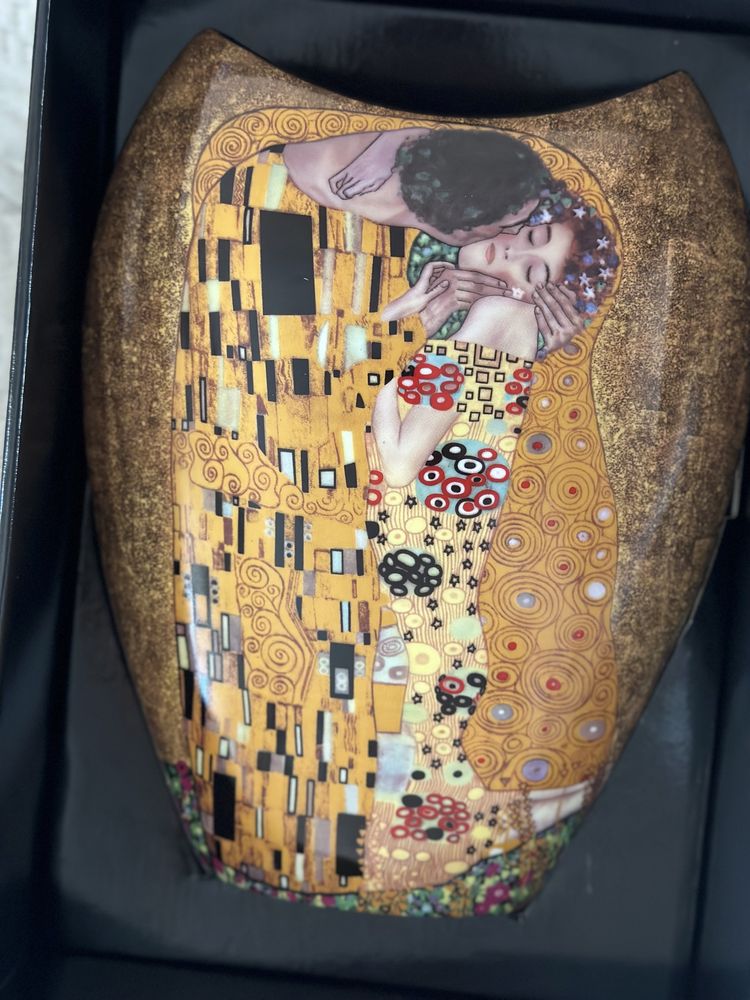 Порцеланова Ваза Целувката GUSTAV KLIMT