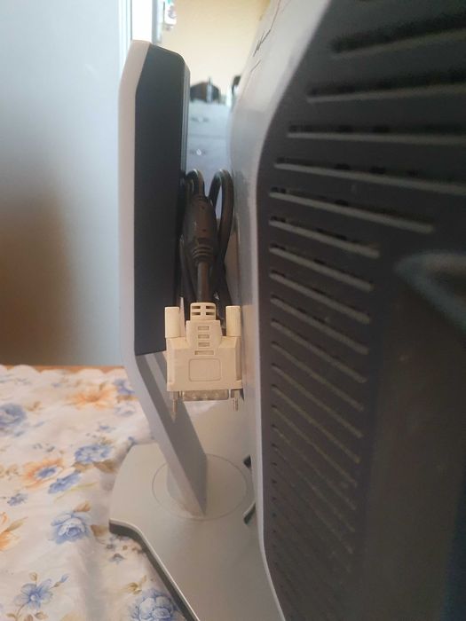 Monitor Dell 24" second