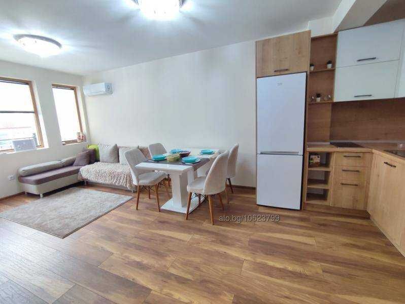 Дава се под наем Тристаен апартамент в Бургас, Център - 75 кв.м за 816 € - Снимка #1