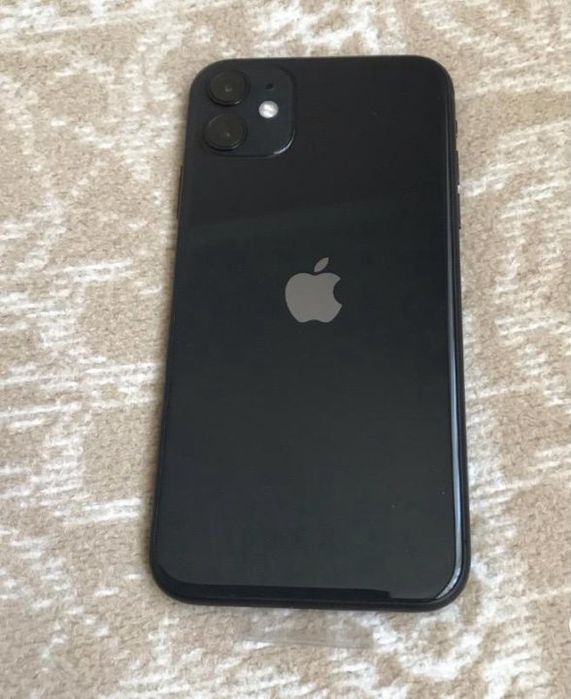 Продам свой iPhone 11 на 64 ГБ в черном цвете