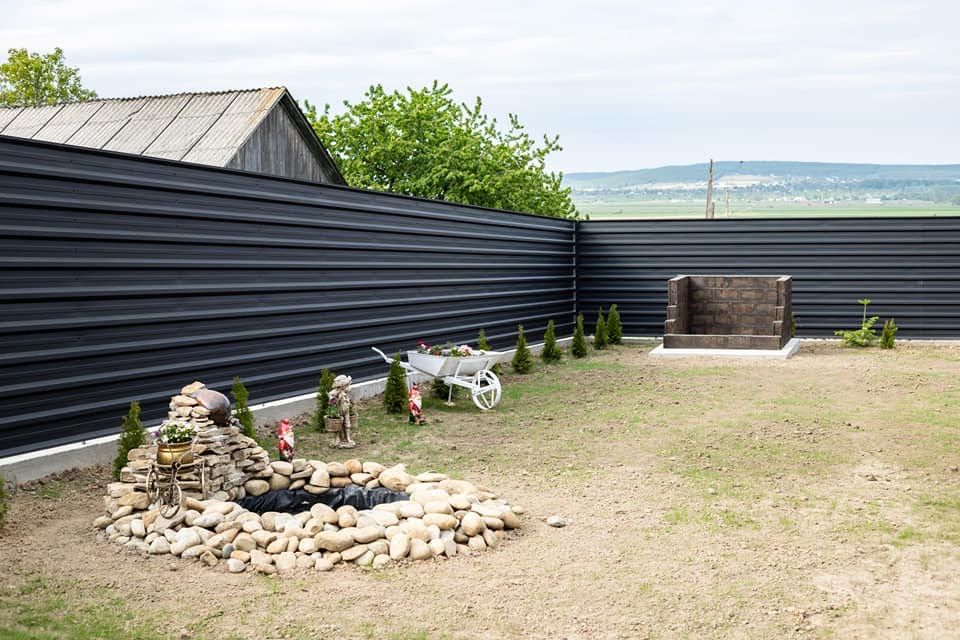 Construim garduri si porti din plasa bordurata sipca metalica