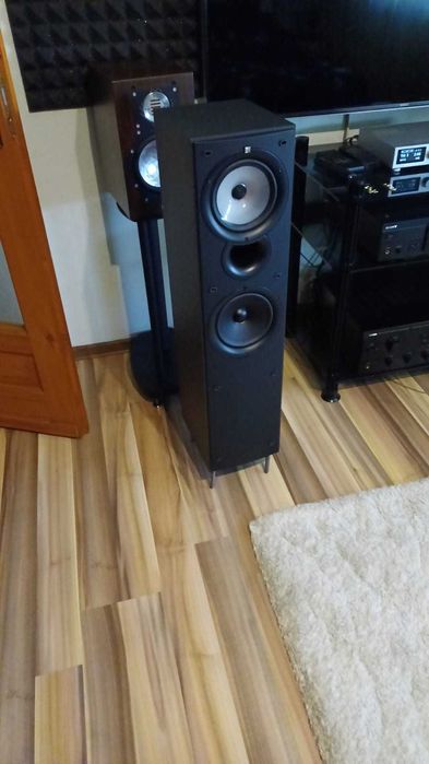 Vand boxe audio pasive de podea KEF Q55, pe 3 cai,  impecabile