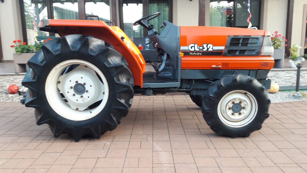 Tractor japonez kubota 32cp  4x4