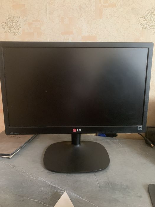Монитор LG 19M35