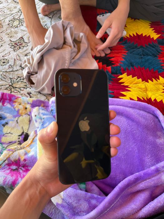 Айфон 12 хорошем состоянии