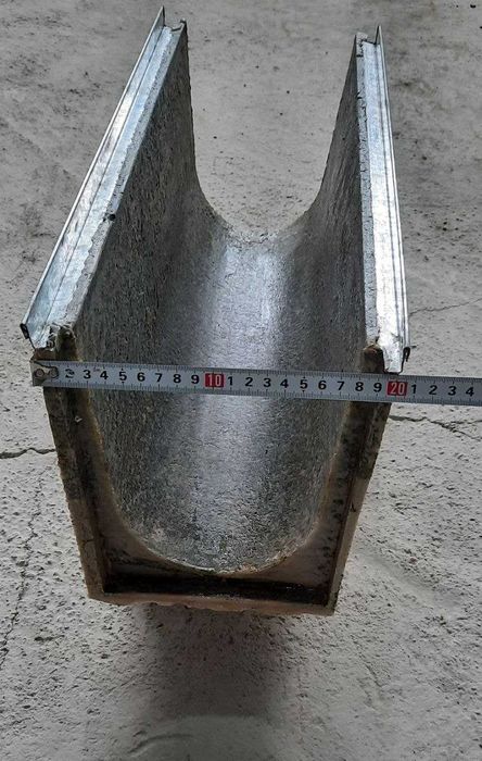 Лоток бетонный с металлической решoткой и с чугунной крышкой в наличии