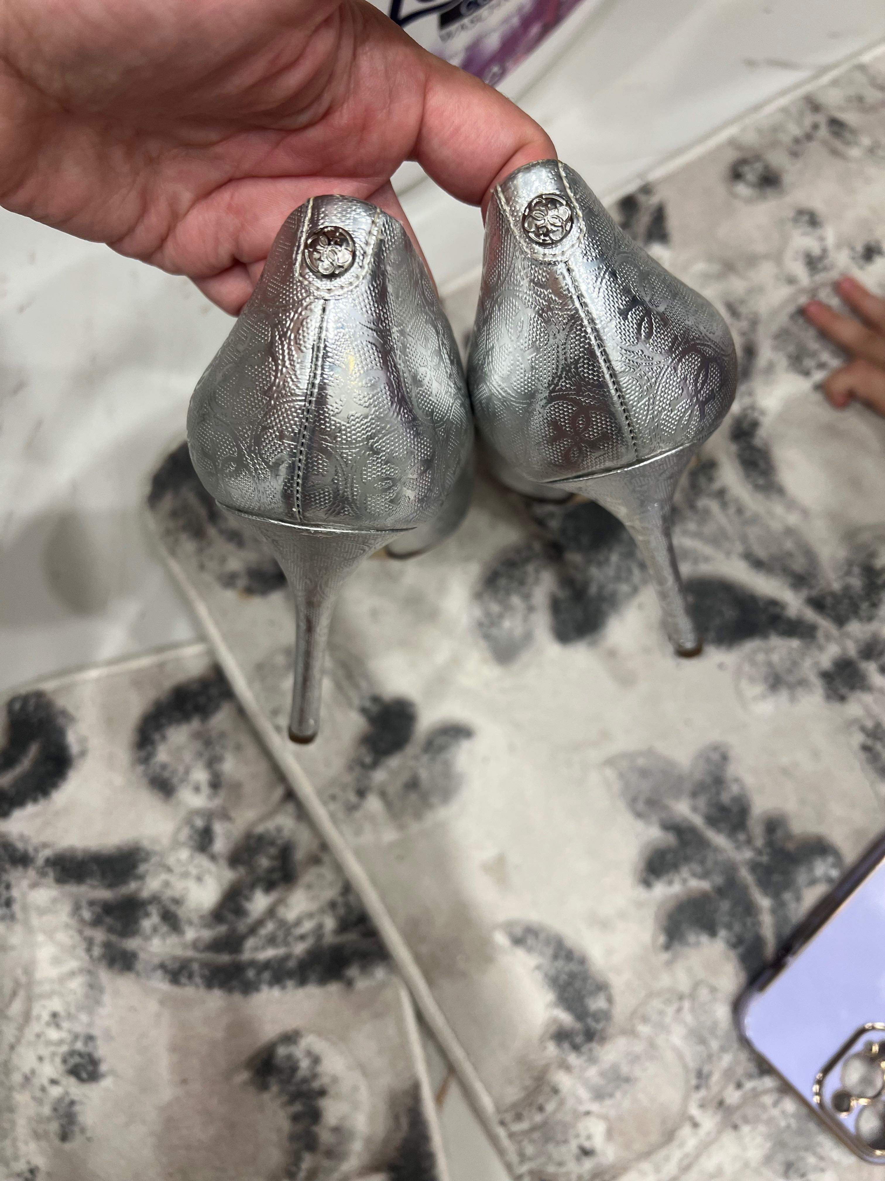 Guess Сребристи Оригинални Обувки