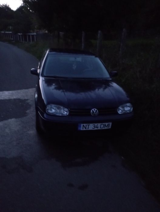 Vând golf 4 motor de 1,6 benzinar