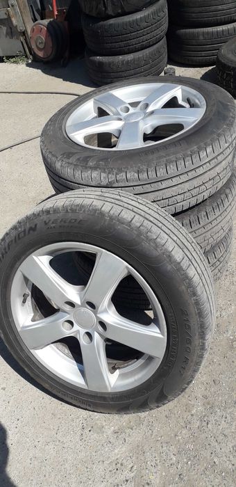 Vând roți cu cauciucuri M/S.