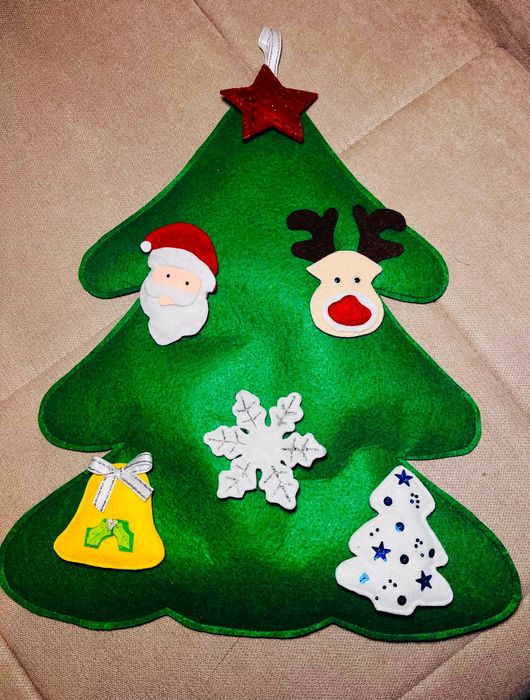 Коледна елха с фигурки