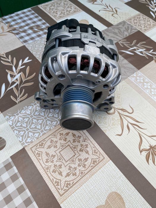 Alternator 110A Bosch, cod 04E903015A (include pompa vacuum), NOU, VAG