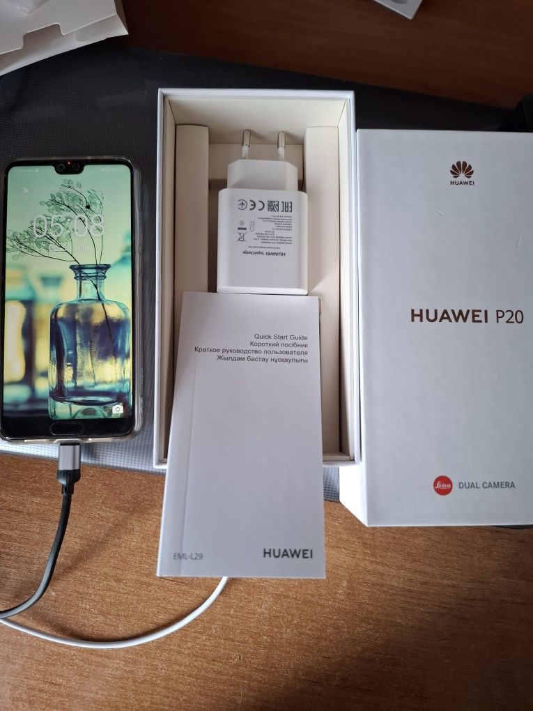 Huawei P20 в хорошем состоянии