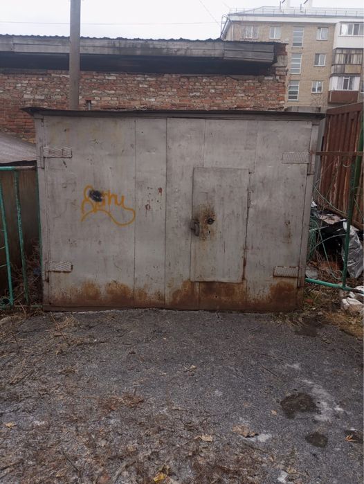 Продам 2 гаража  , центр район финансовой  полиции