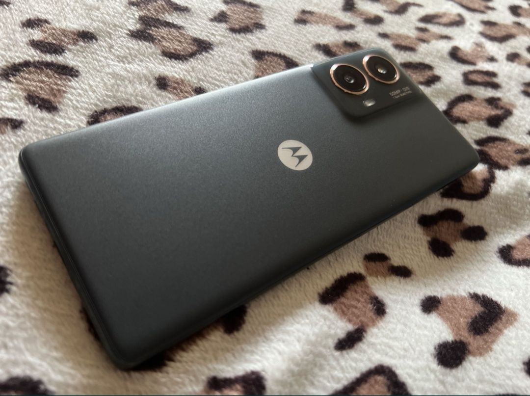 Vând Motorola g85 5g