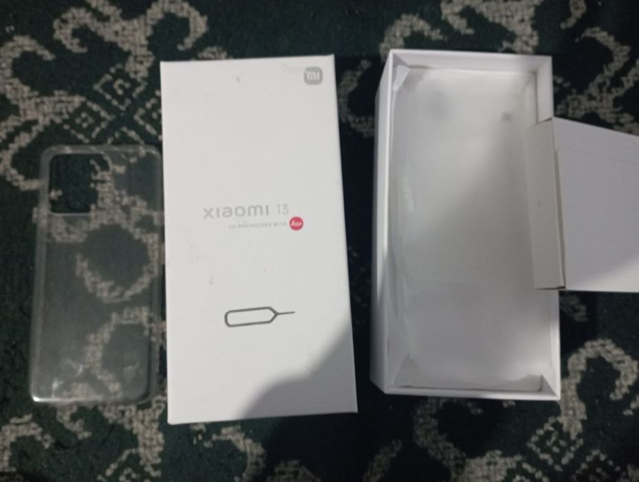 Xiaomi 13 12 / 256 qora china versiya