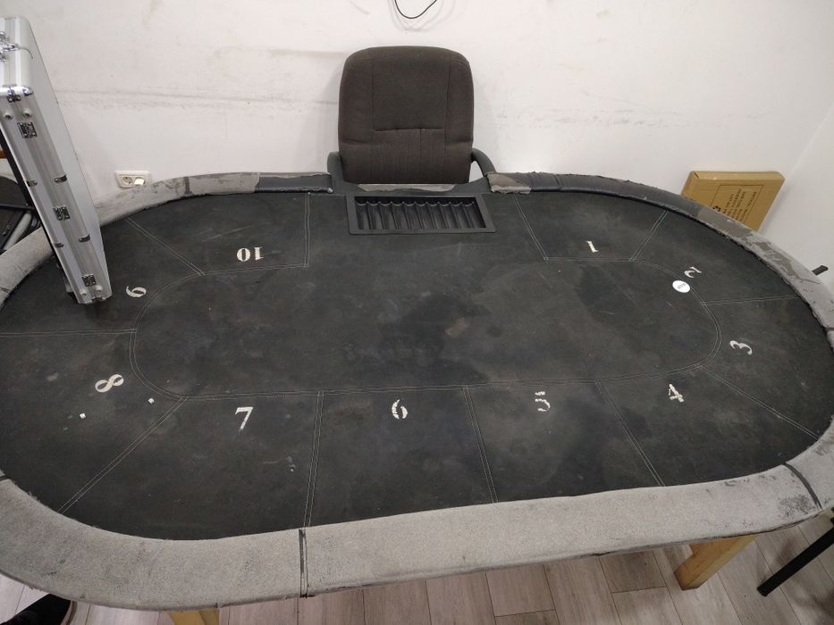 Masa poker 9 locuri