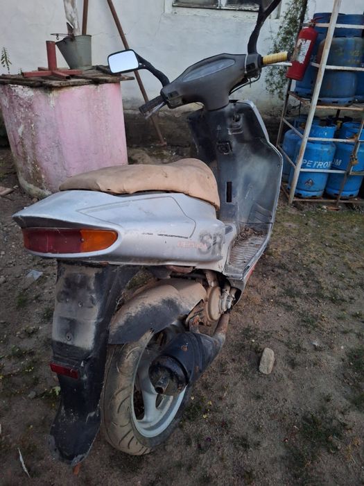 Vand sau schimb scuter aprilia