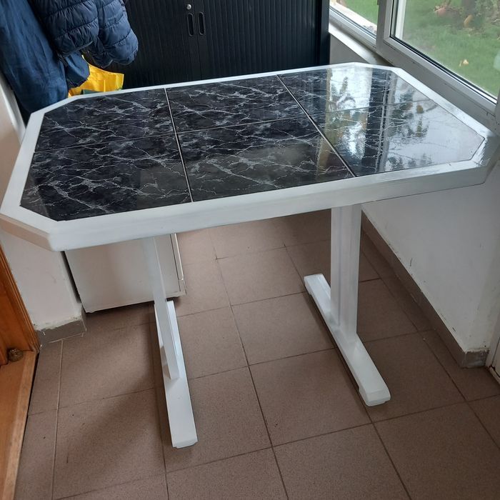 Masa de bucătărie placata cu gresie